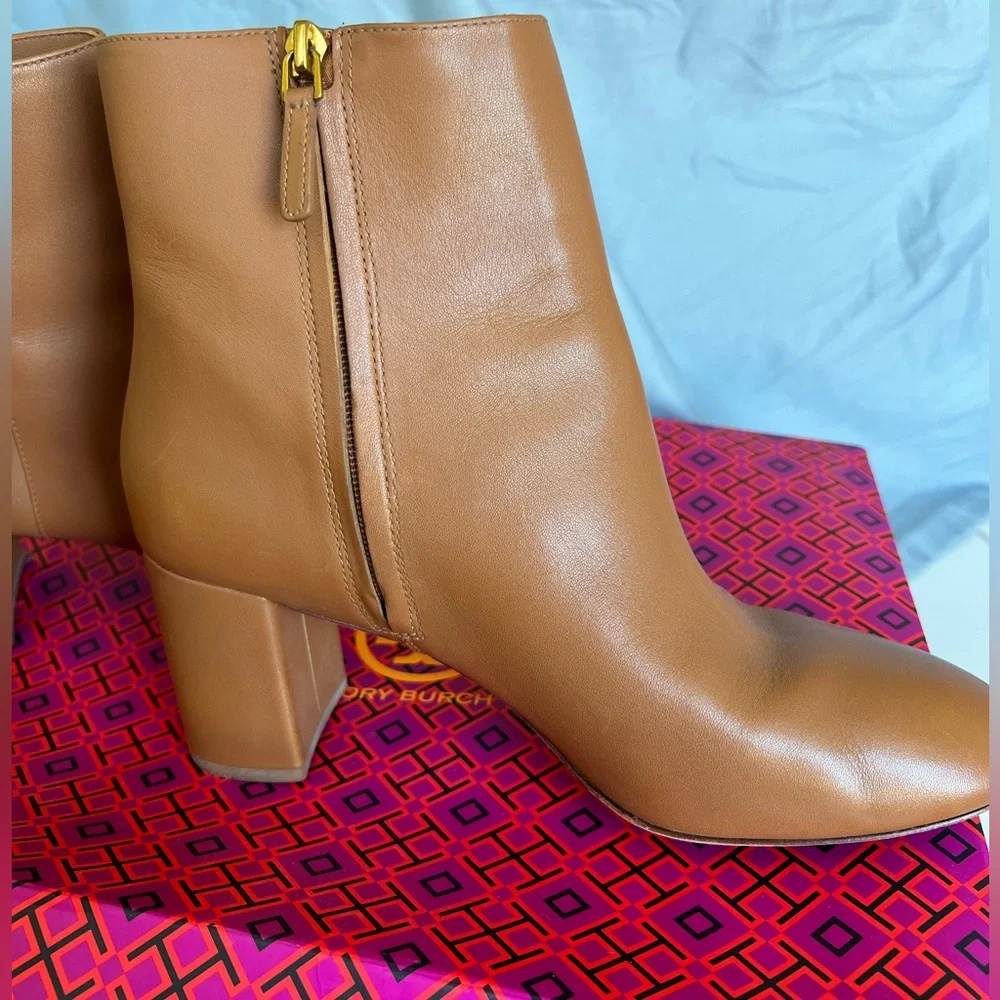 NEW Tory Burch Brooke 70 mm Bootie, Calf Leather Ankle Boots, TAN - Picture 3 of 6